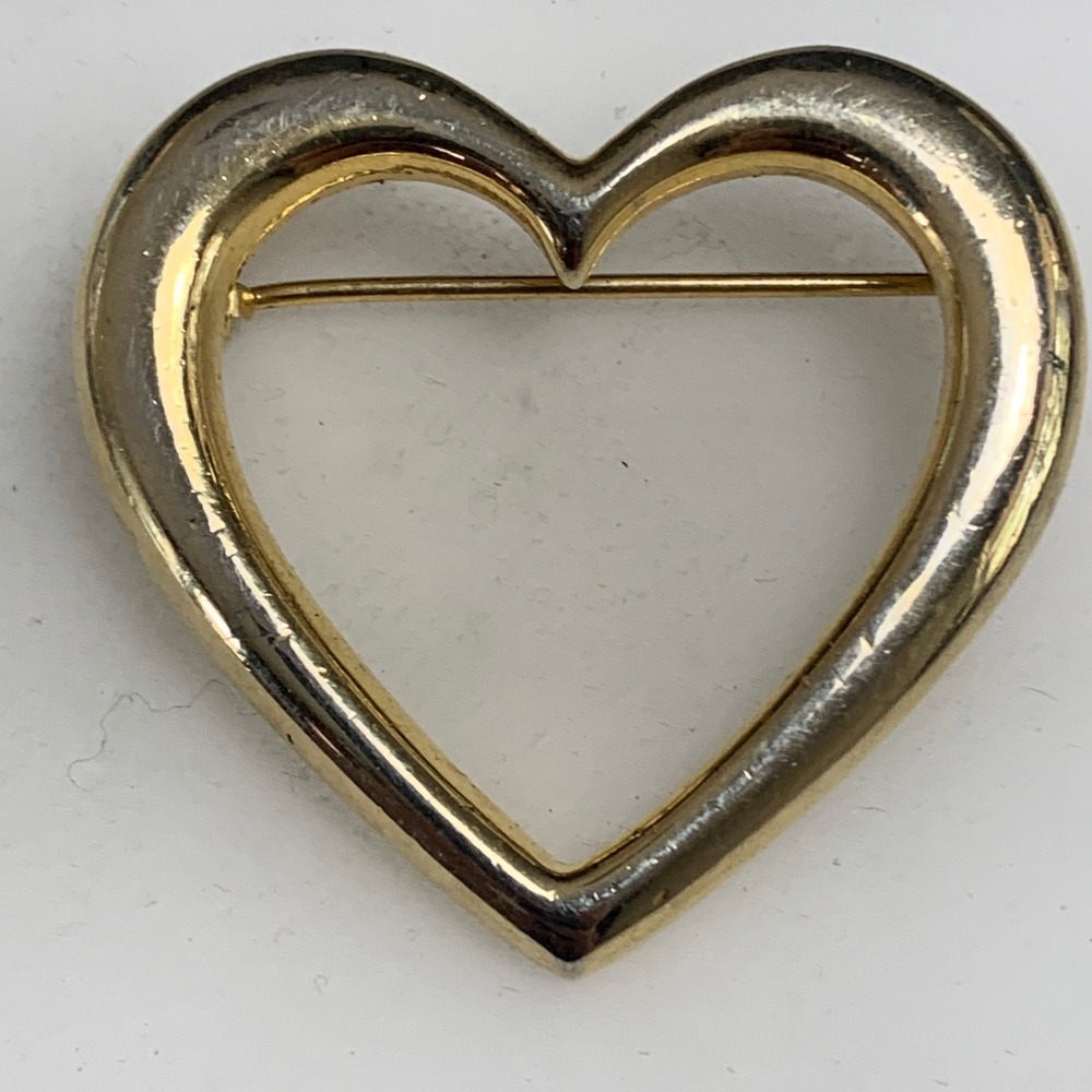 Vintage Gold Tone Open Heart Brooch Pin Polished Romantic Minimalist 1.25 Inch